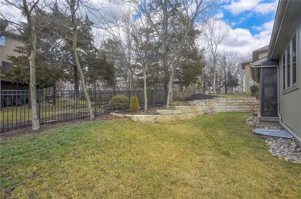 $579,900 | 952 East 121st Place, Olathe, KS 66061