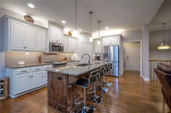 $579,900 | 952 East 121st Place, Olathe, KS 66061