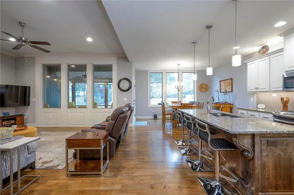 $579,900 | 952 East 121st Place, Olathe, KS 66061