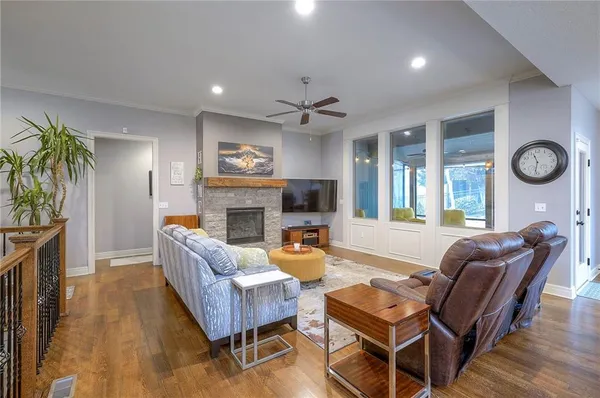 $579,900 | 952 East 121st Place, Olathe, KS 66061