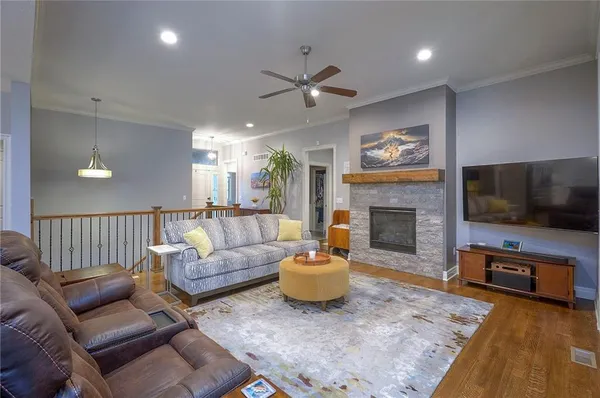 $579,900 | 952 East 121st Place, Olathe, KS 66061