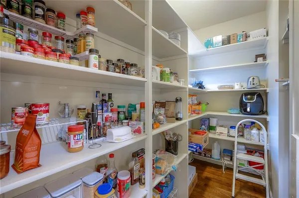 $579,900 | 952 East 121st Place, Olathe, KS 66061