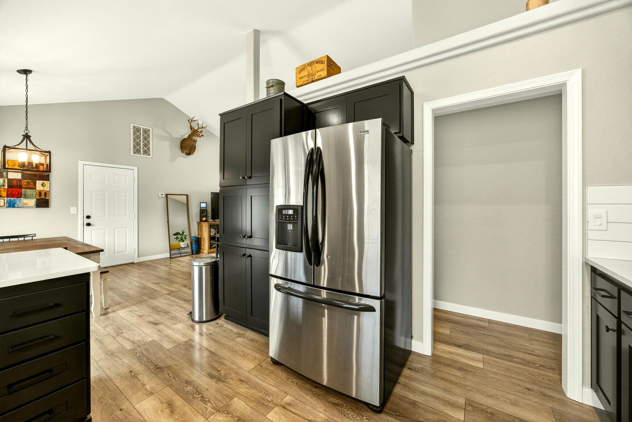 934 Pittview Avenue Central Point, OR 97502 - Photo 14 of 32 All stainless appliances go with the sale