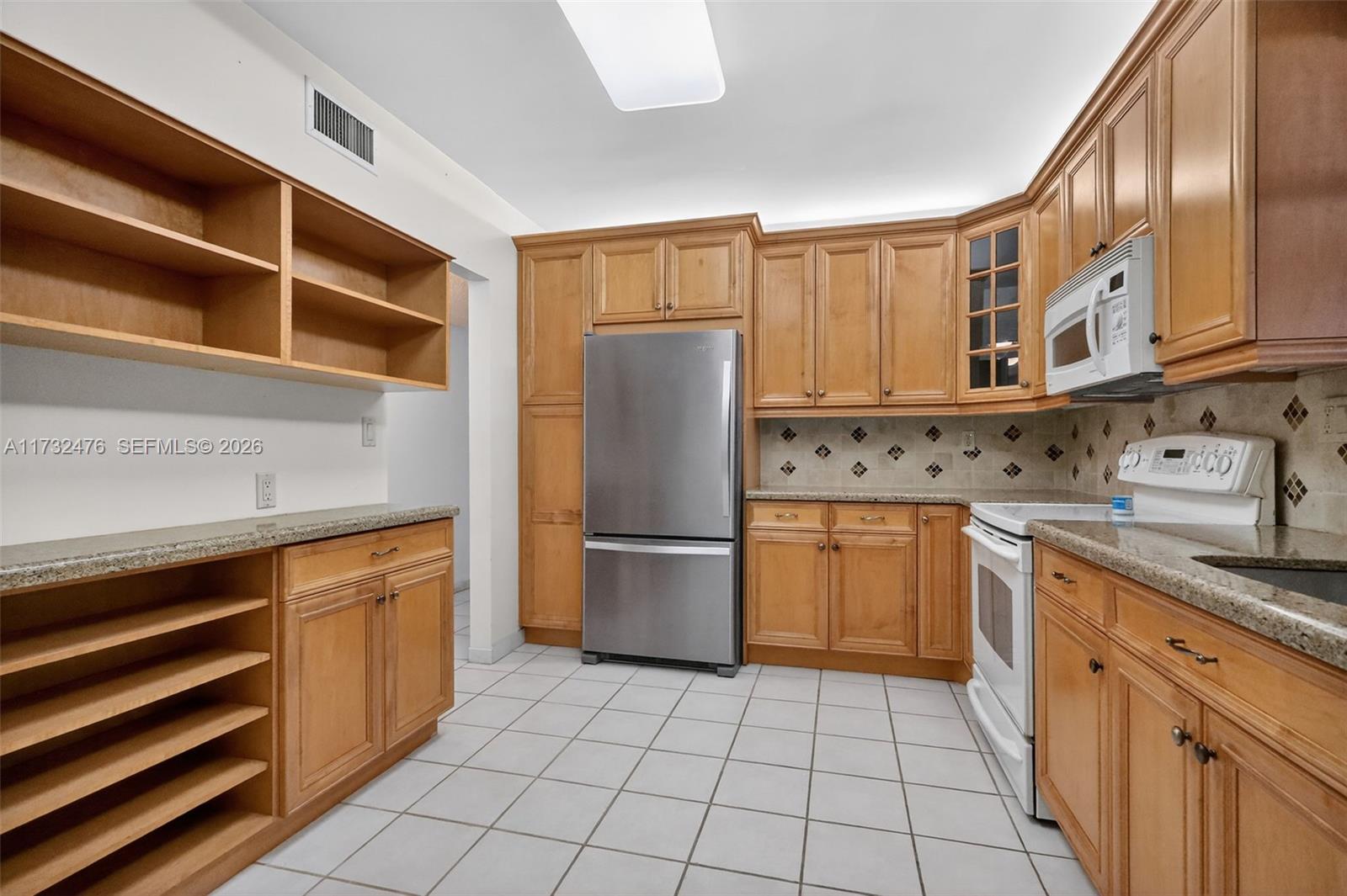 481 Ives Dairy Road, Unit 1054 Miami, FL 33179 - Photo 8 of 36