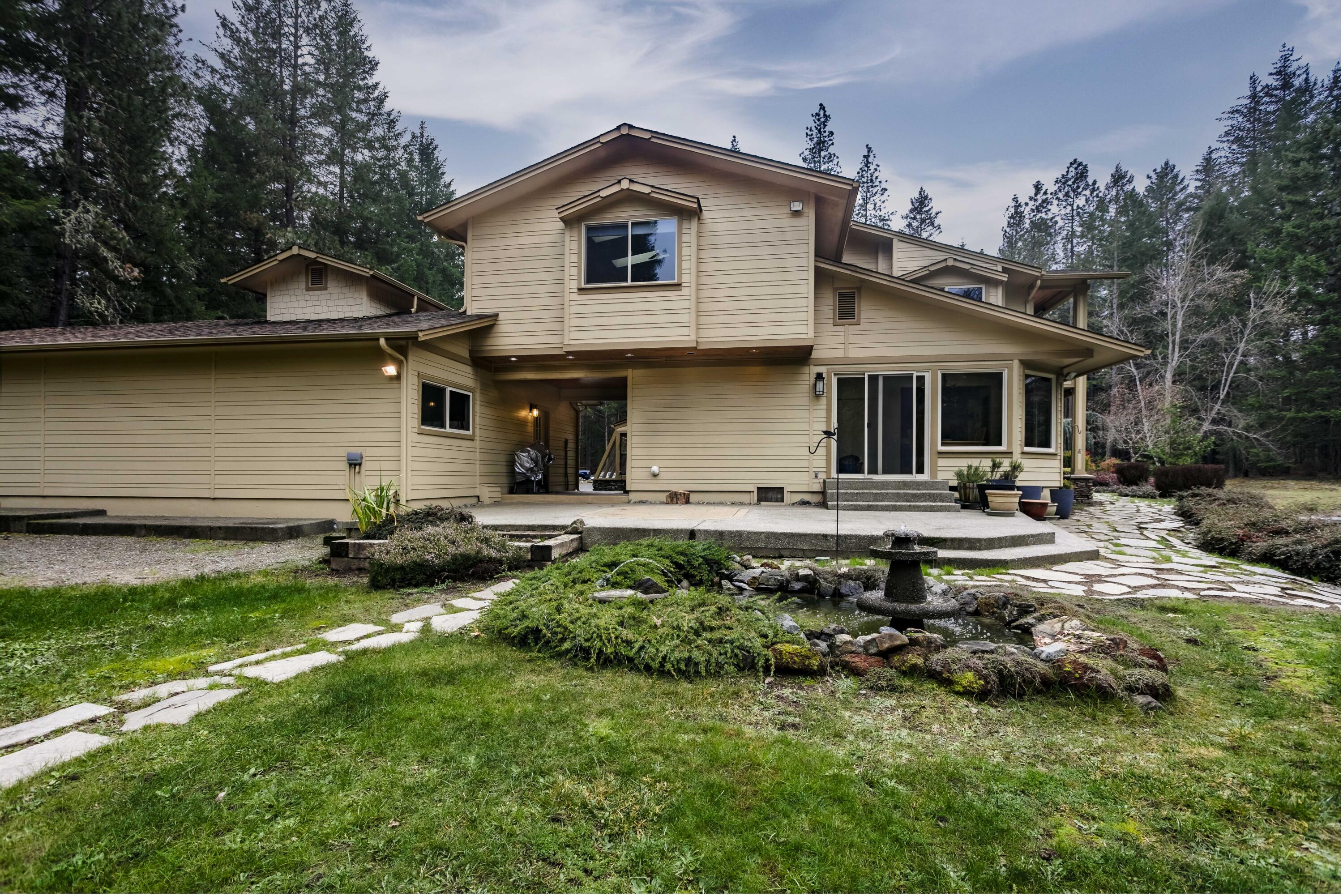 285 Riessen Road Grants Pass, OR 97526 - Photo 7 of 59 View From East Side