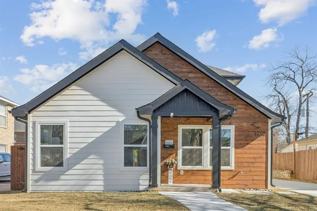 a view of house with backyard