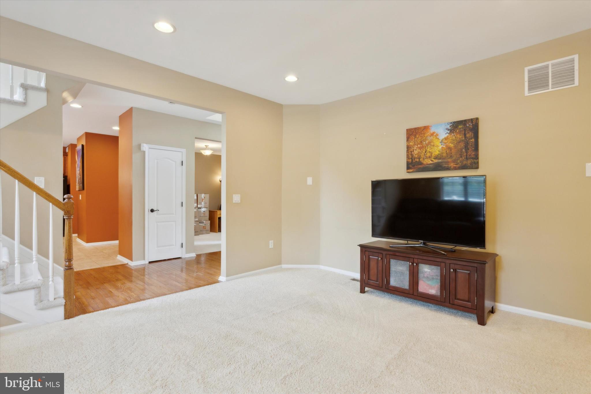 913 Denston Road Thorofare, NJ 08086 - Photo 5 of 25