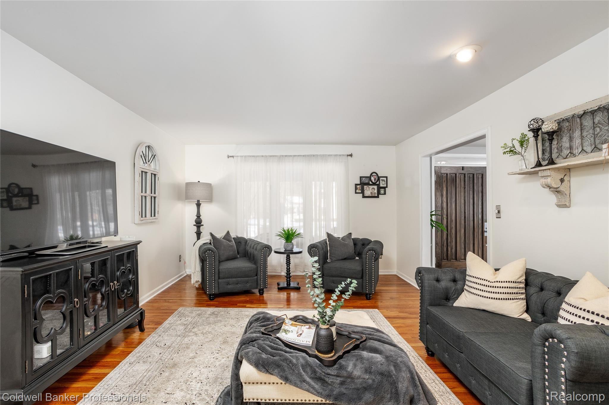 5138 Lake Bluff Road West Bloomfield, MI 48323 - Photo 21 of 54 17'6" x 13" to accommodate your furniture