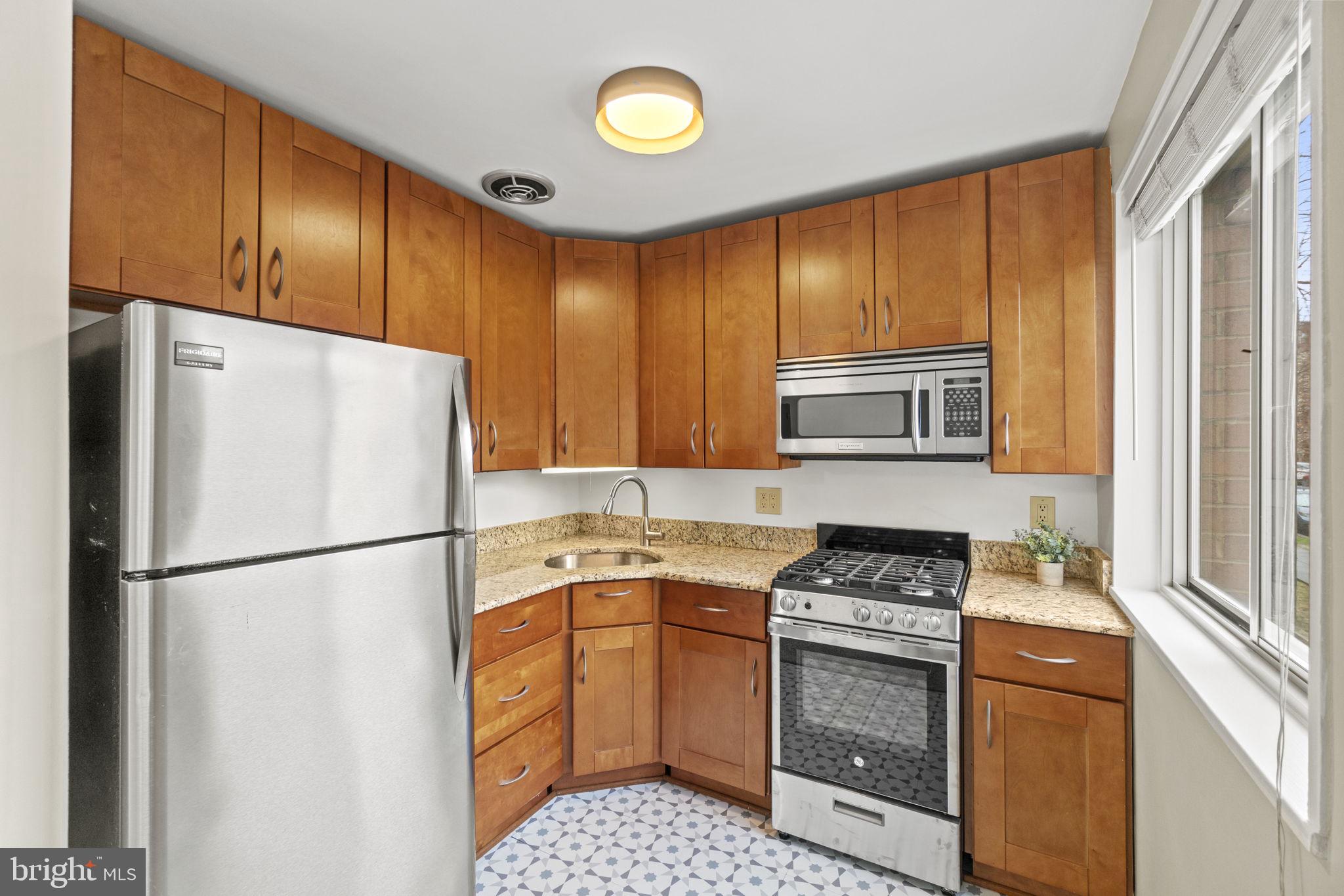 2710 Macomb Street Northwest, Unit 302 Washington, DC 20008 - Photo 9 of 19 Finally, a studio with a good kitchen!