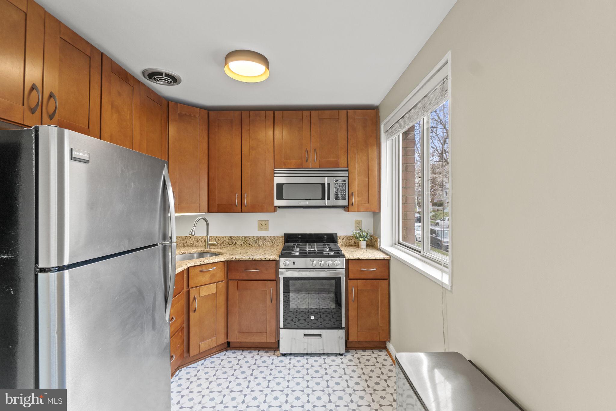 2710 Macomb Street Northwest, Unit 302 Washington, DC 20008 - Photo 10 of 19 Brand. New. Stove!
