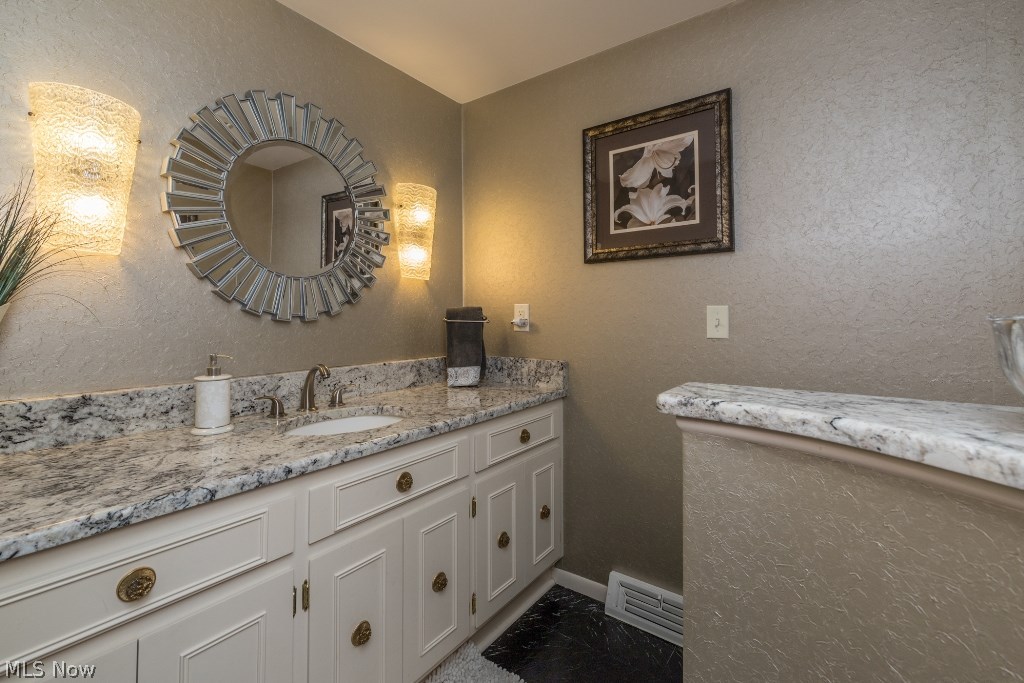 31300 South Woodland Road Pepper Pike, OH 44124 - Photo 17 of 34