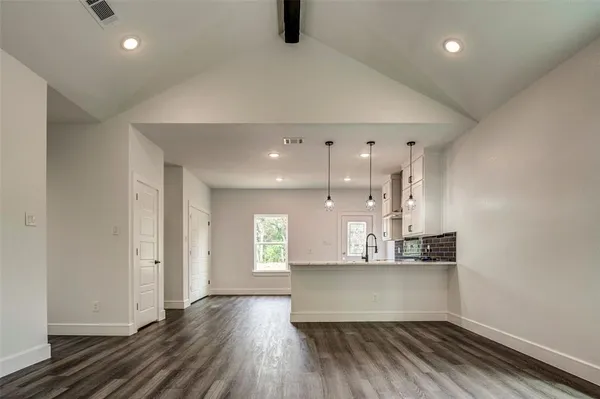 $2,100 | 2513 Quail Run Trail, Granbury, TX 76048