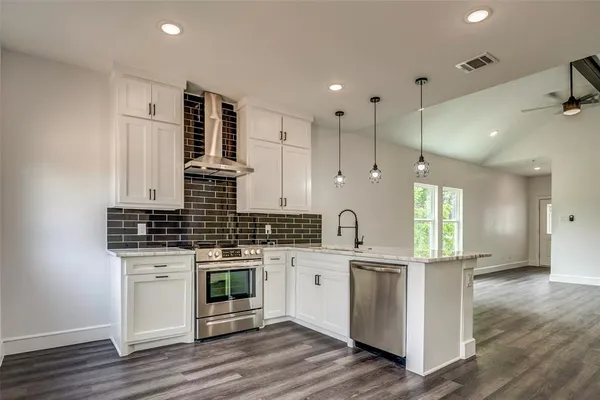 $2,100 | 2513 Quail Run Trail, Granbury, TX 76048