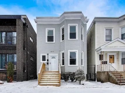 $1,950 | 4213 West Roscoe Street, Unit 1, Chicago, IL 60641