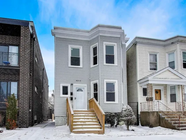 $1,950 | 4213 West Roscoe Street, Unit 1, Chicago, IL 60641