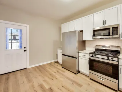 $1,950 | 4213 West Roscoe Street, Unit 1, Chicago, IL 60641