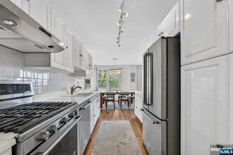 $389,999 | 926 Bloomfield Avenue, Unit 3A, Glen Ridge, NJ 07028