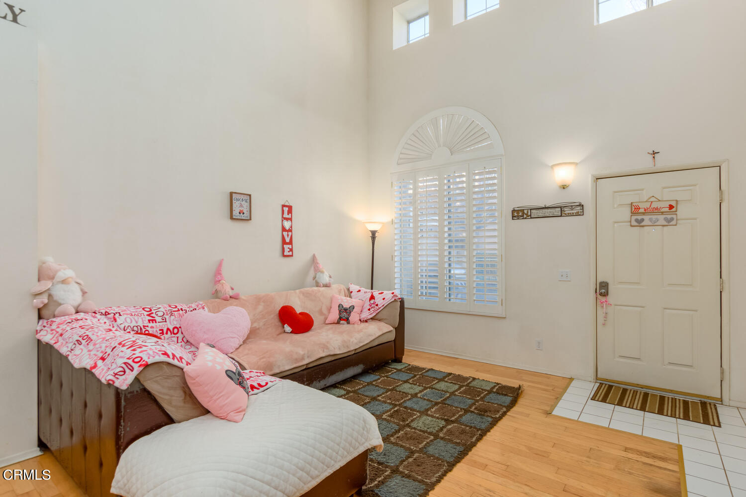 751 Kingfisher Way Oxnard, CA 93030 - Photo 3 of 22 a bedroom with a bed and a table