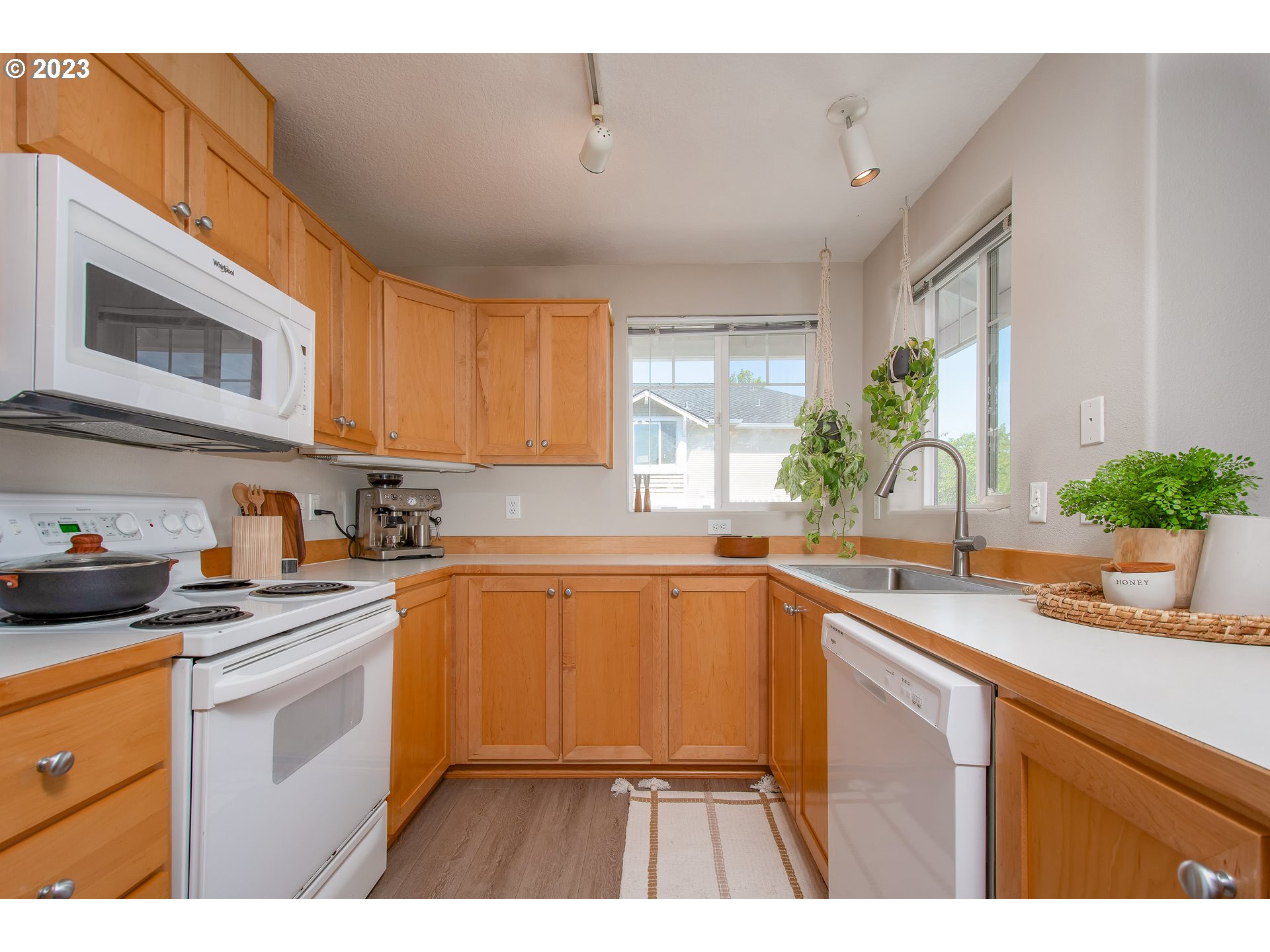 14735 Southwest Beard Road, Unit 203 Beaverton, OR 97007 - Photo 12 of 32 Gallery Image 12