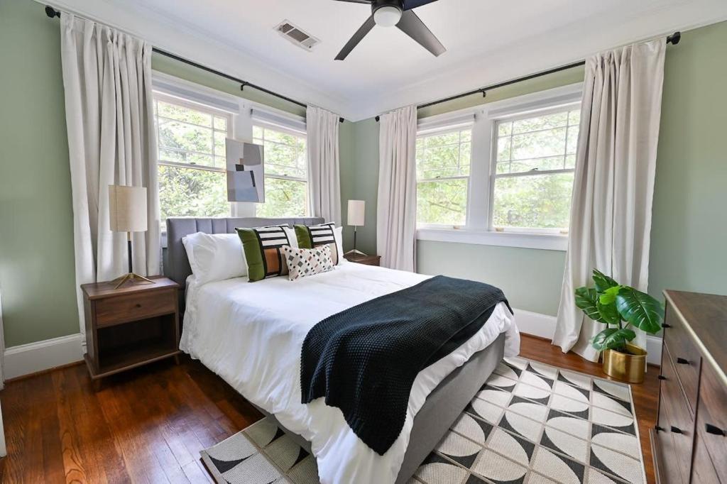 2076 Ridgedale Road Northeast Atlanta, GA 30317 - Photo 22 of 40