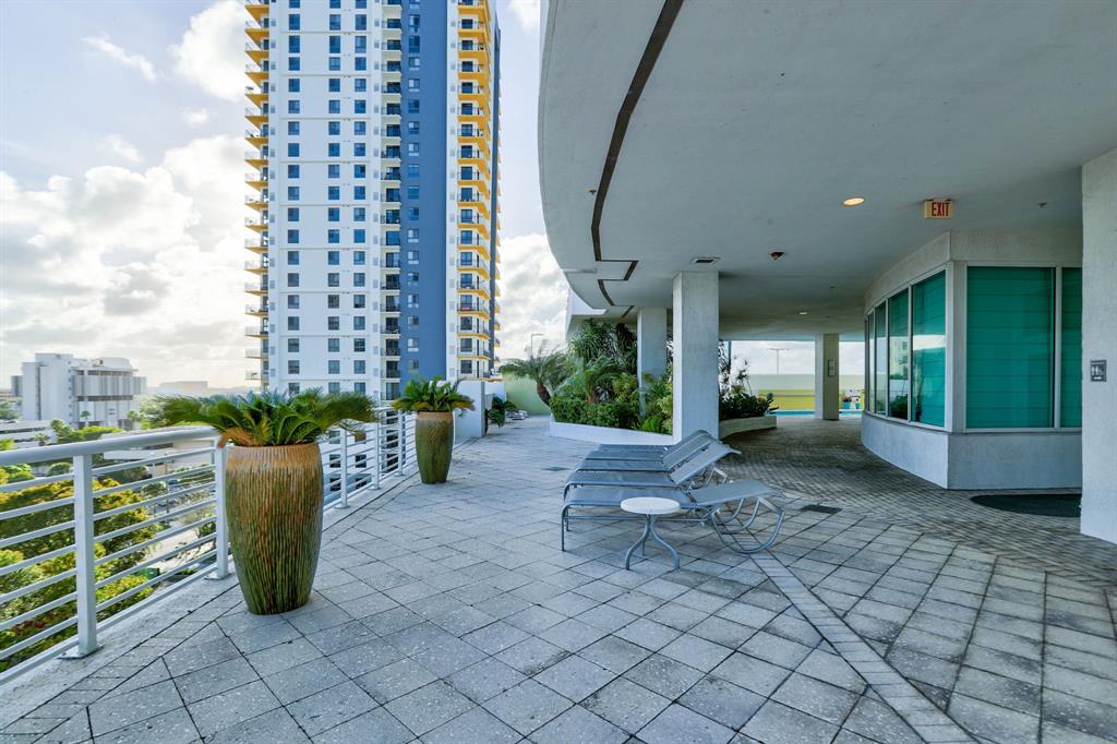 315 Northeast 3rd Avenue, Unit 1509 Fort Lauderdale, FL 33301 - Photo 31 of 40 a view of a patio with chairs and potted plants