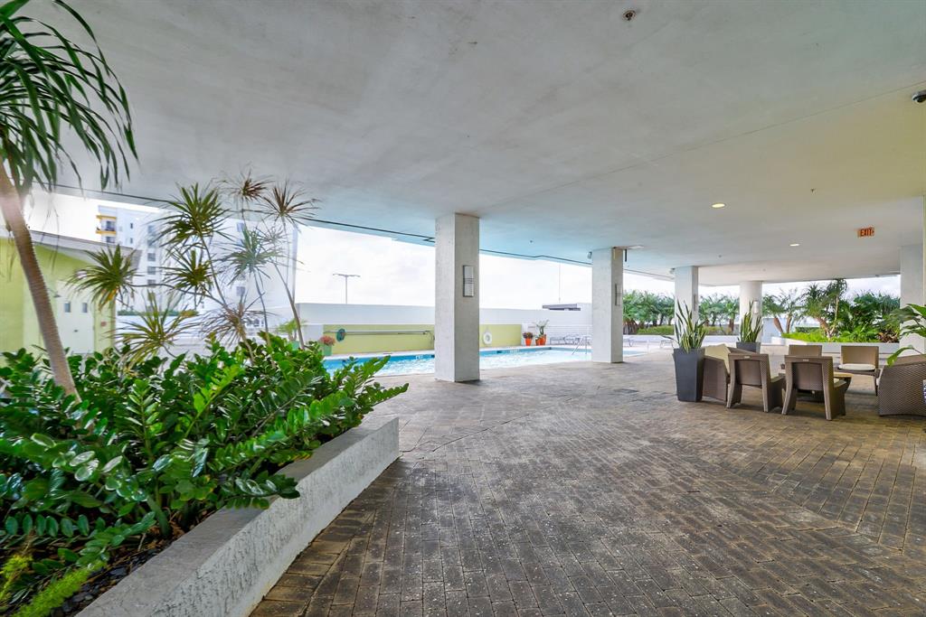 315 Northeast 3rd Avenue, Unit 1509 Fort Lauderdale, FL 33301 - Photo 32 of 40 a view of a garden with patio