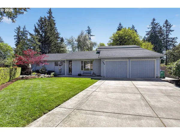 $649,500 | 11824 Southeast Sunnycreek Lane, Clackamas, OR 97015