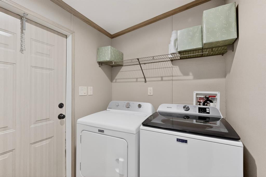 115 Vinall Circle Decatur, TX 76234 - Photo 19 of 23 a utility room with dryer and washer