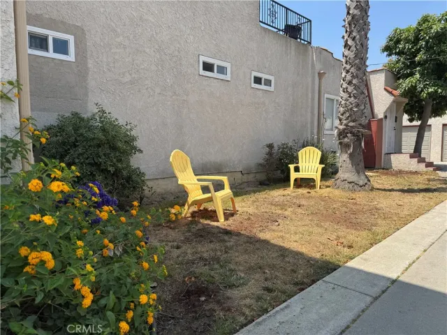 $2,495 | 219 South Eucalyptus Avenue, Inglewood, CA 90301