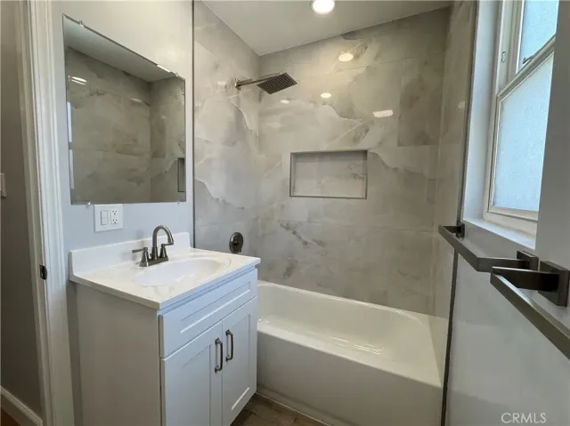 $2,495 | 219 South Eucalyptus Avenue, Inglewood, CA 90301