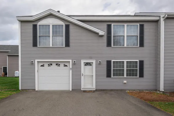 $374,900 | 15 Red Sox Lane, Unit 15, Raymond, NH 03077