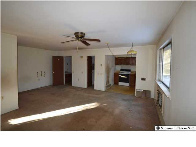 155D Sunset Road, Unit C Whiting, NJ 08759 - Photo 3 of 11 a living room with furniture and a ceiling fan