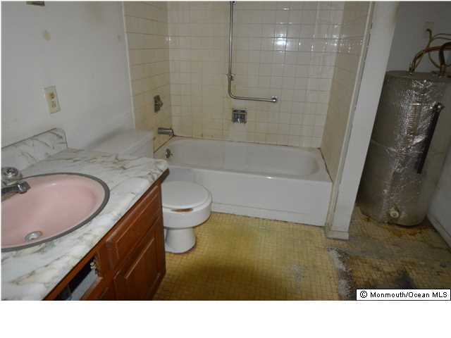 155D Sunset Road, Unit C Whiting, NJ 08759 - Photo 8 of 11 a bathroom with a sink a toilet a mirror and bathtub