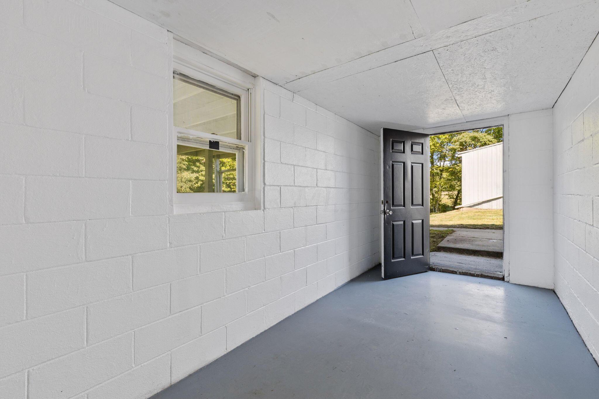 22195 Cliff Road Rockbridge, OH 43149 - Photo 42 of 66 LL Mud Room - 22195 Cliff Road, Rockbridge, OH 43149