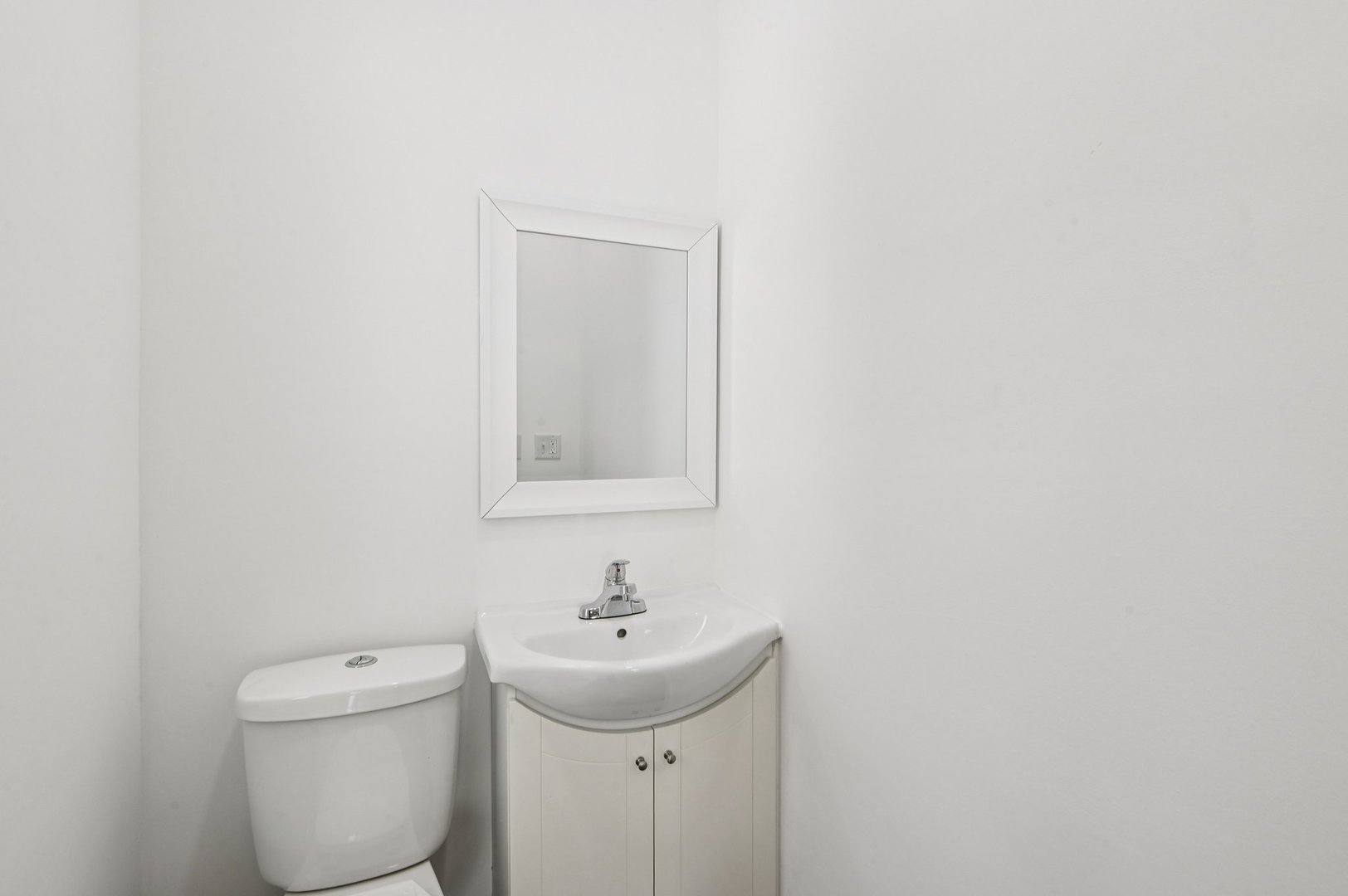 608 Whitley Avenue Joliet, IL 60433 - Photo 18 of 38 a bathroom with a toilet sink and mirror