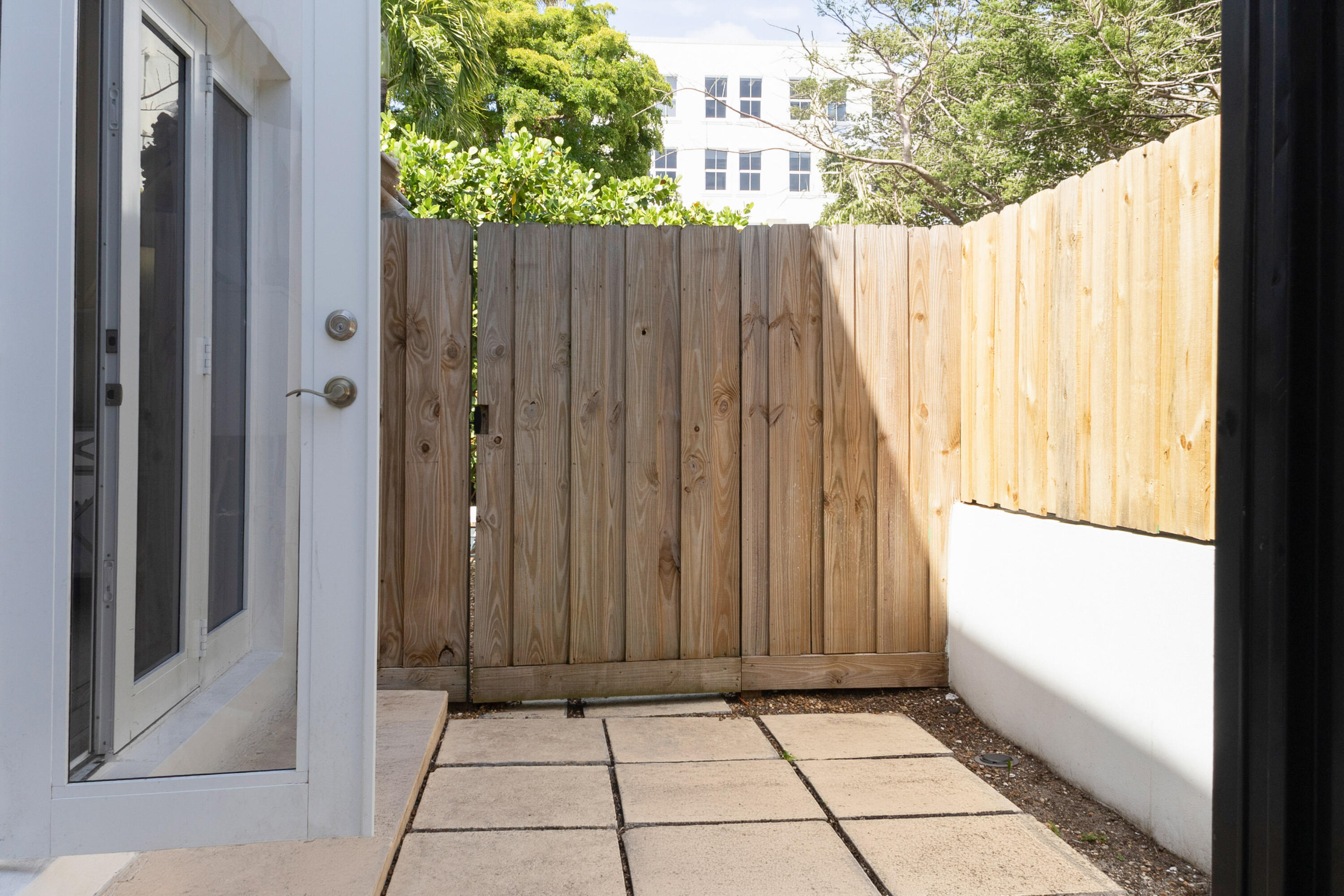 311 Cocoanut Row, Unit 101 Palm Beach, FL 33480 - Photo 27 of 42 311 Cocoanut Row, 101