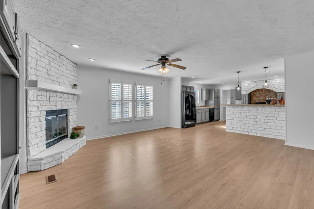 a view of empty room with a kitchen