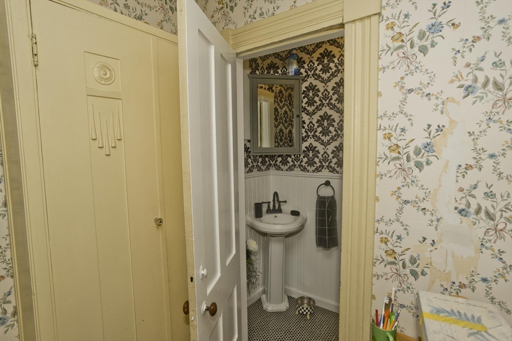 2 Crescent Hill Springfield, MA 01105 - Photo 34 of 42