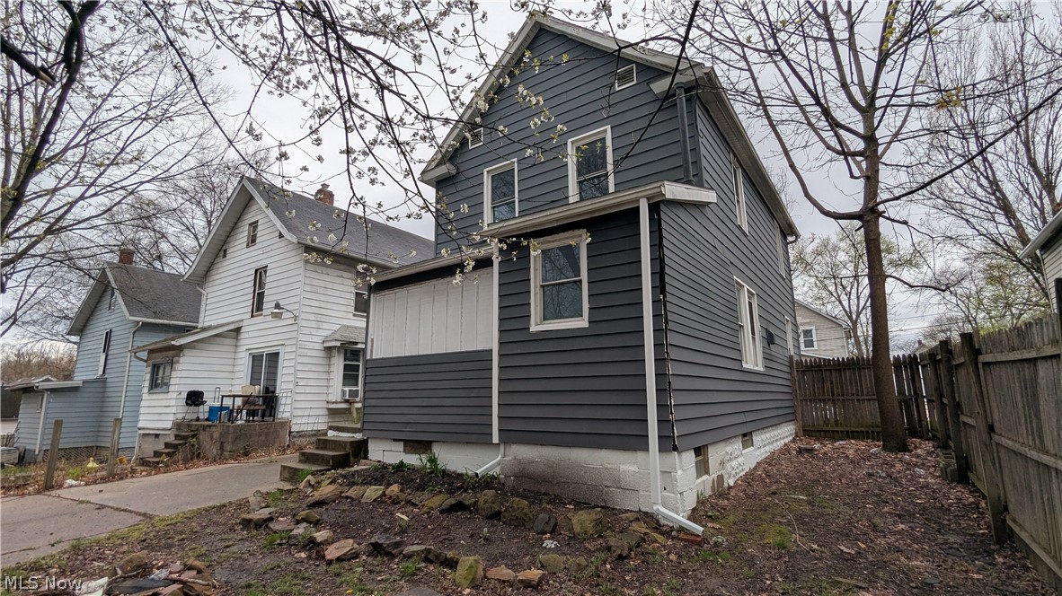 379 Homestead Street Akron, OH 44306 - Photo 4 of 45