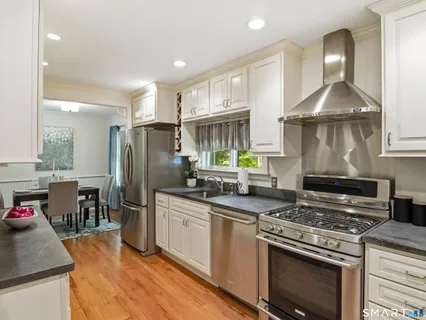 $750,000 | 26 Grandview Terrace, Essex, CT 06426