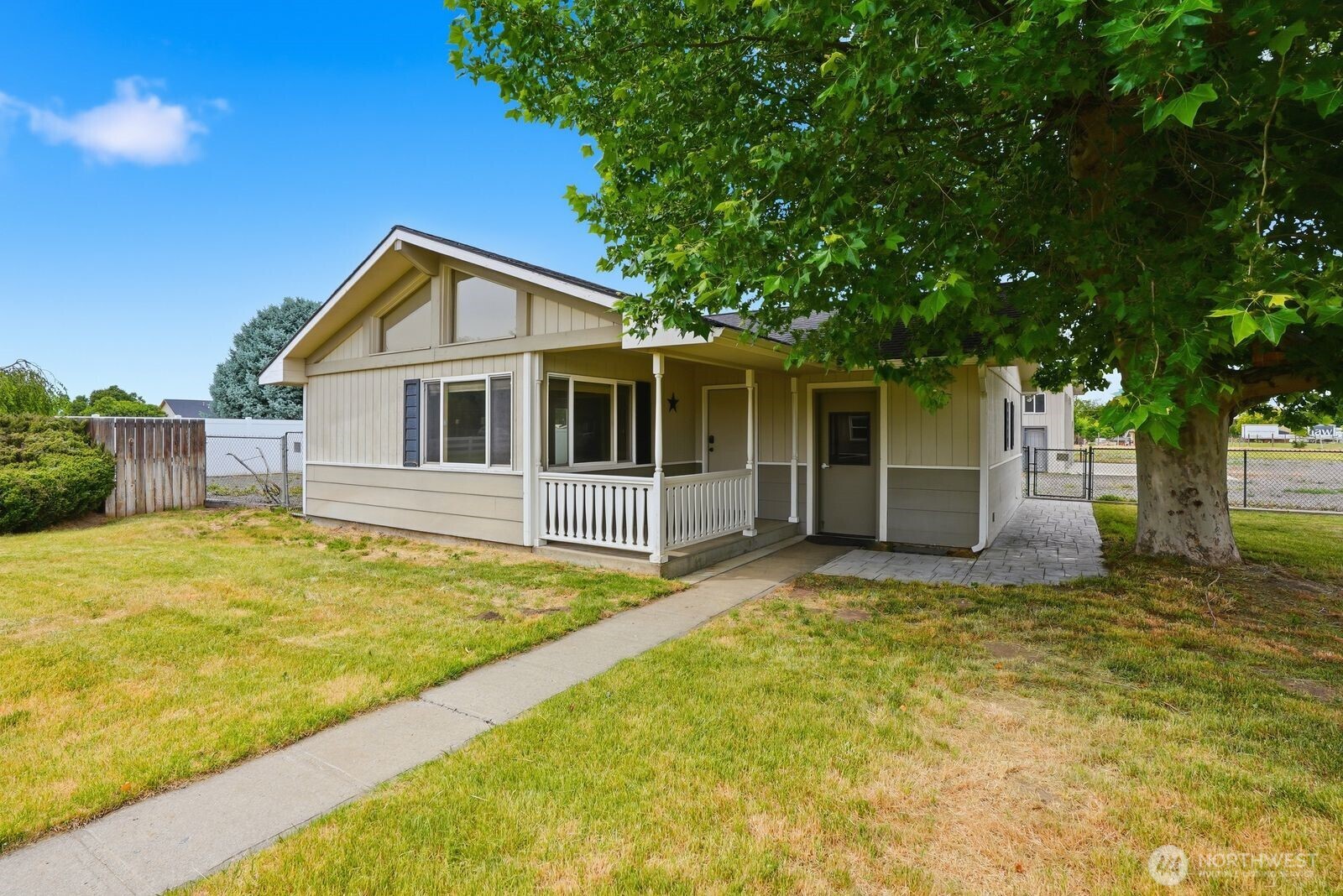 4101 Ahtanum Road Yakima, WA 98903 - Photo 21 of 38