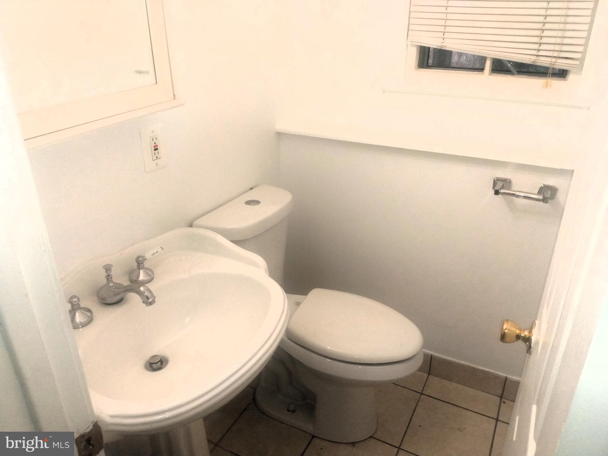 416 Winslow Road Oxon Hill, MD 20745 - Photo 16 of 20 Powder Room