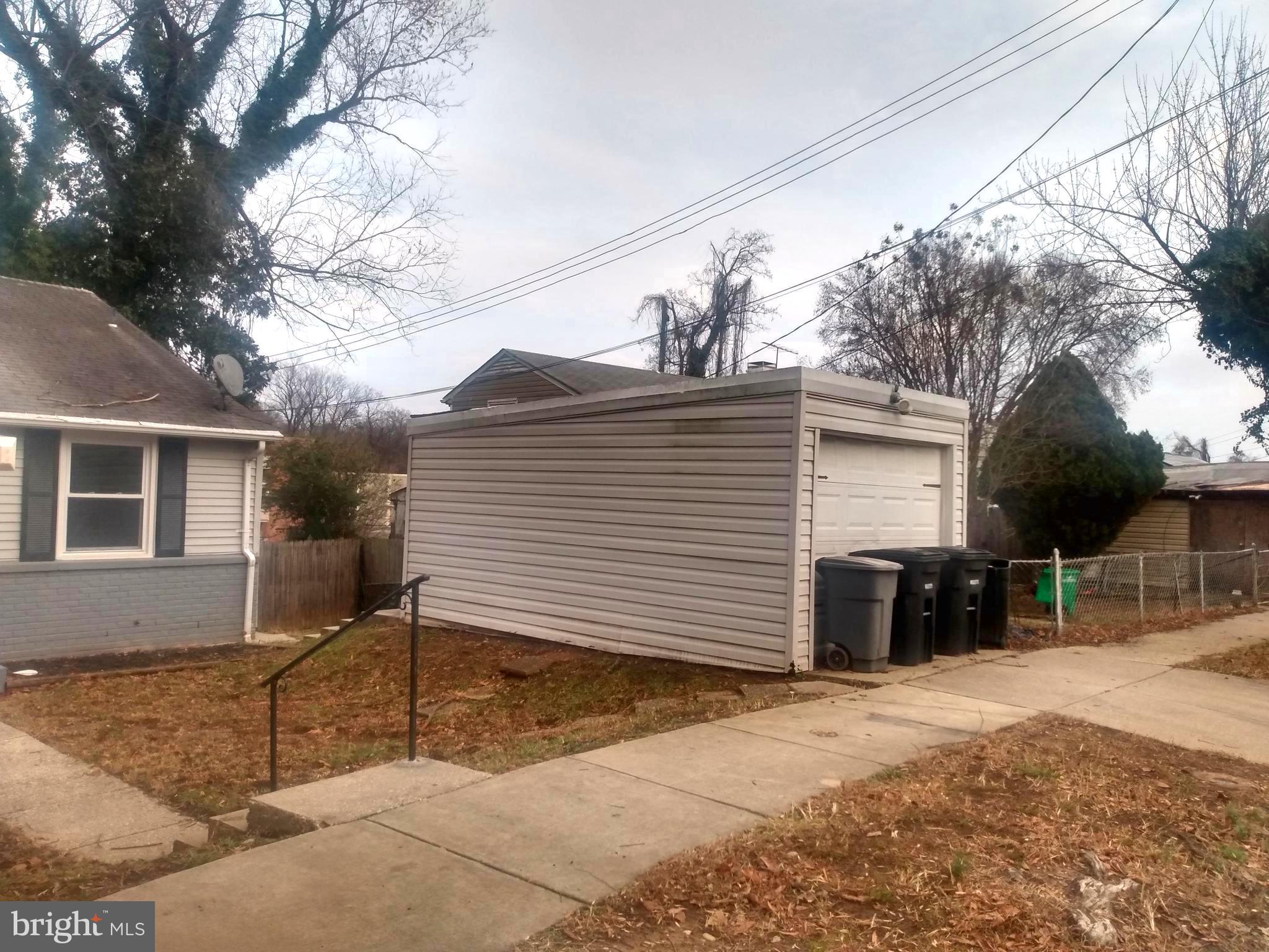 416 Winslow Road Oxon Hill, MD 20745 - Photo 3 of 20 Garage