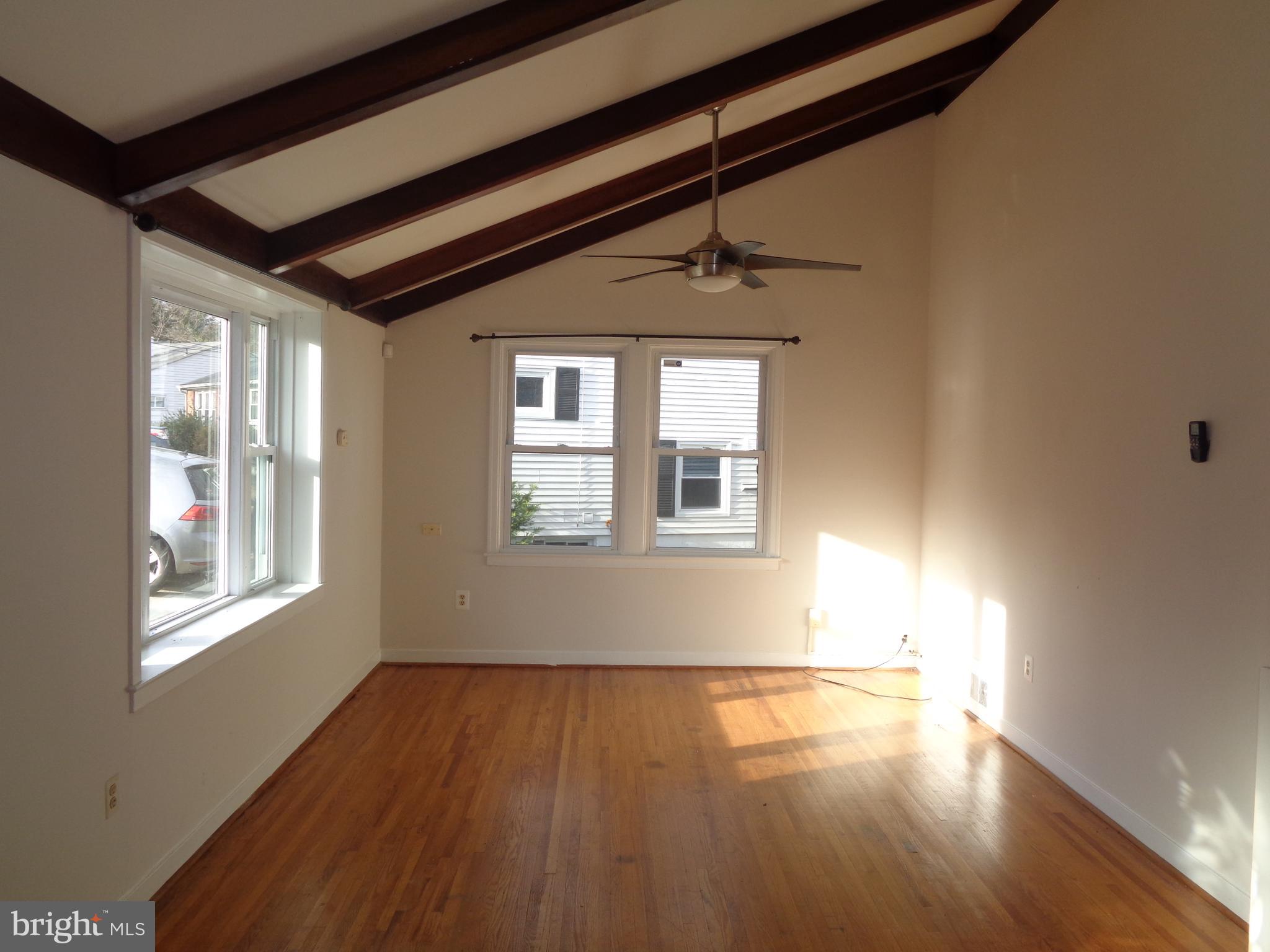 416 Winslow Road Oxon Hill, MD 20745 - Photo 9 of 20 Living Room