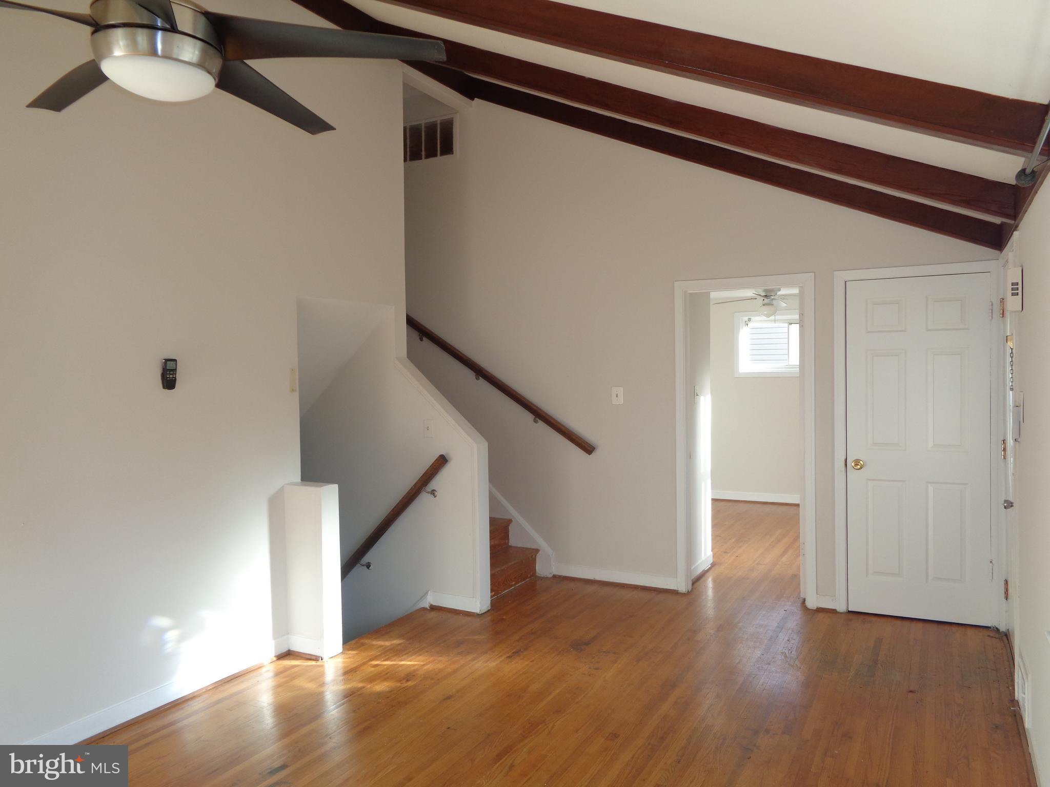 416 Winslow Road Oxon Hill, MD 20745 - Photo 10 of 20 Living Room
