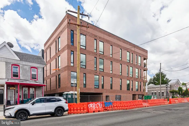 a car parked in front of a building