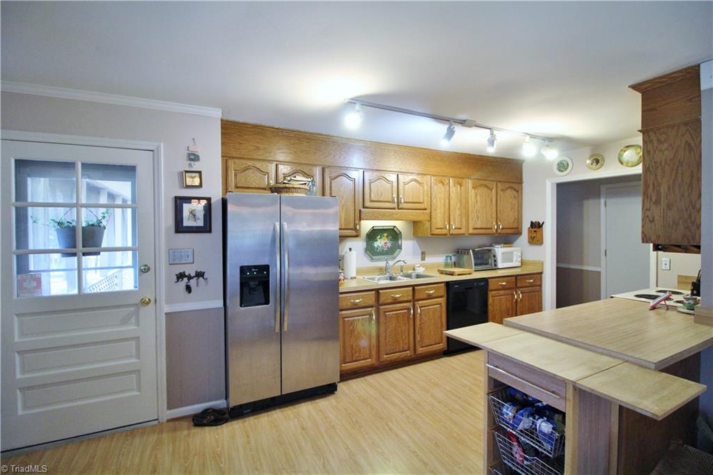3418 Edgefield Road Greensboro, NC 27409 - Photo 6 of 21 Gallery Image 6