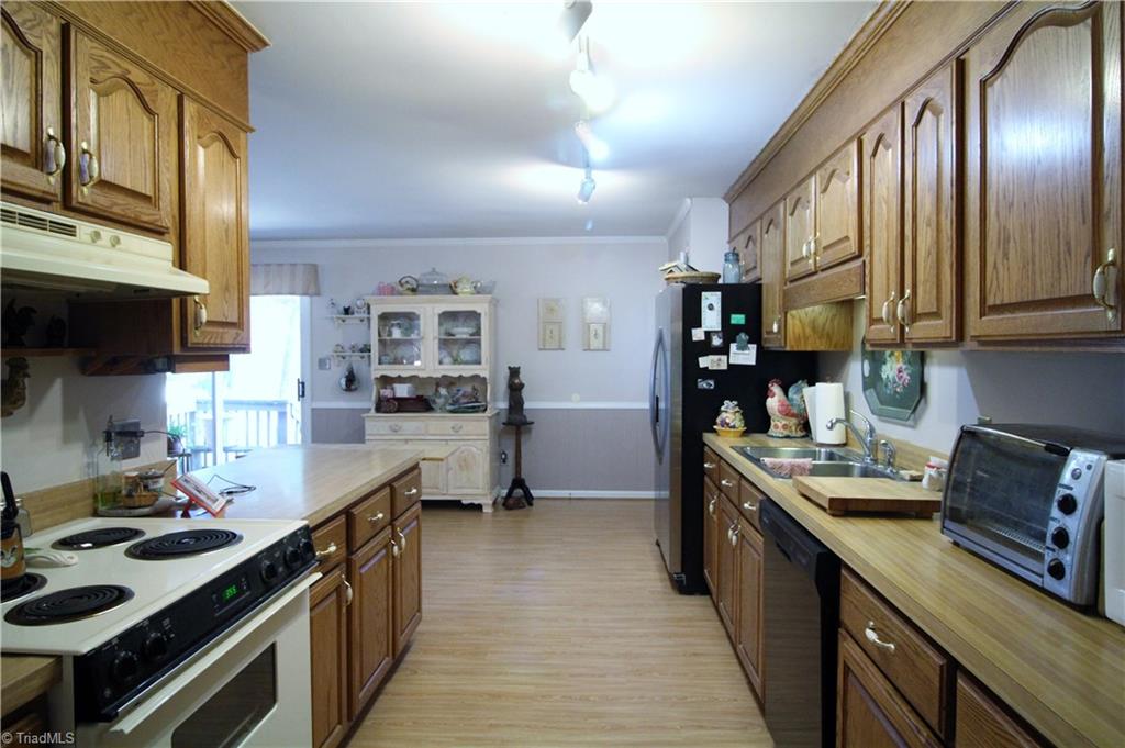 3418 Edgefield Road Greensboro, NC 27409 - Photo 7 of 21 Gallery Image 7