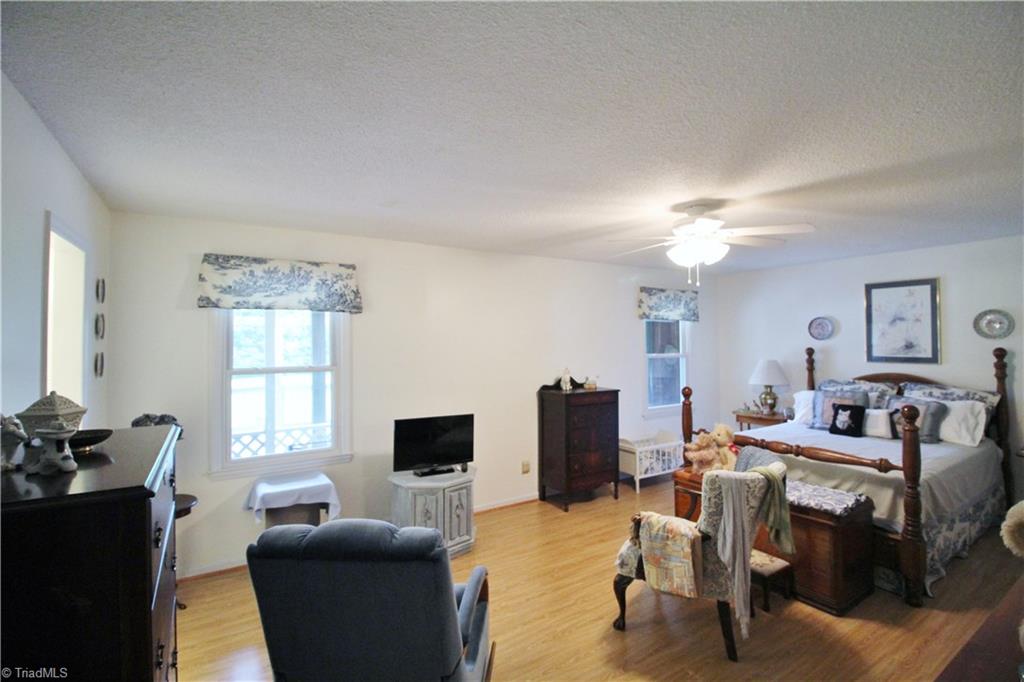3418 Edgefield Road Greensboro, NC 27409 - Photo 10 of 21 Gallery Image 10