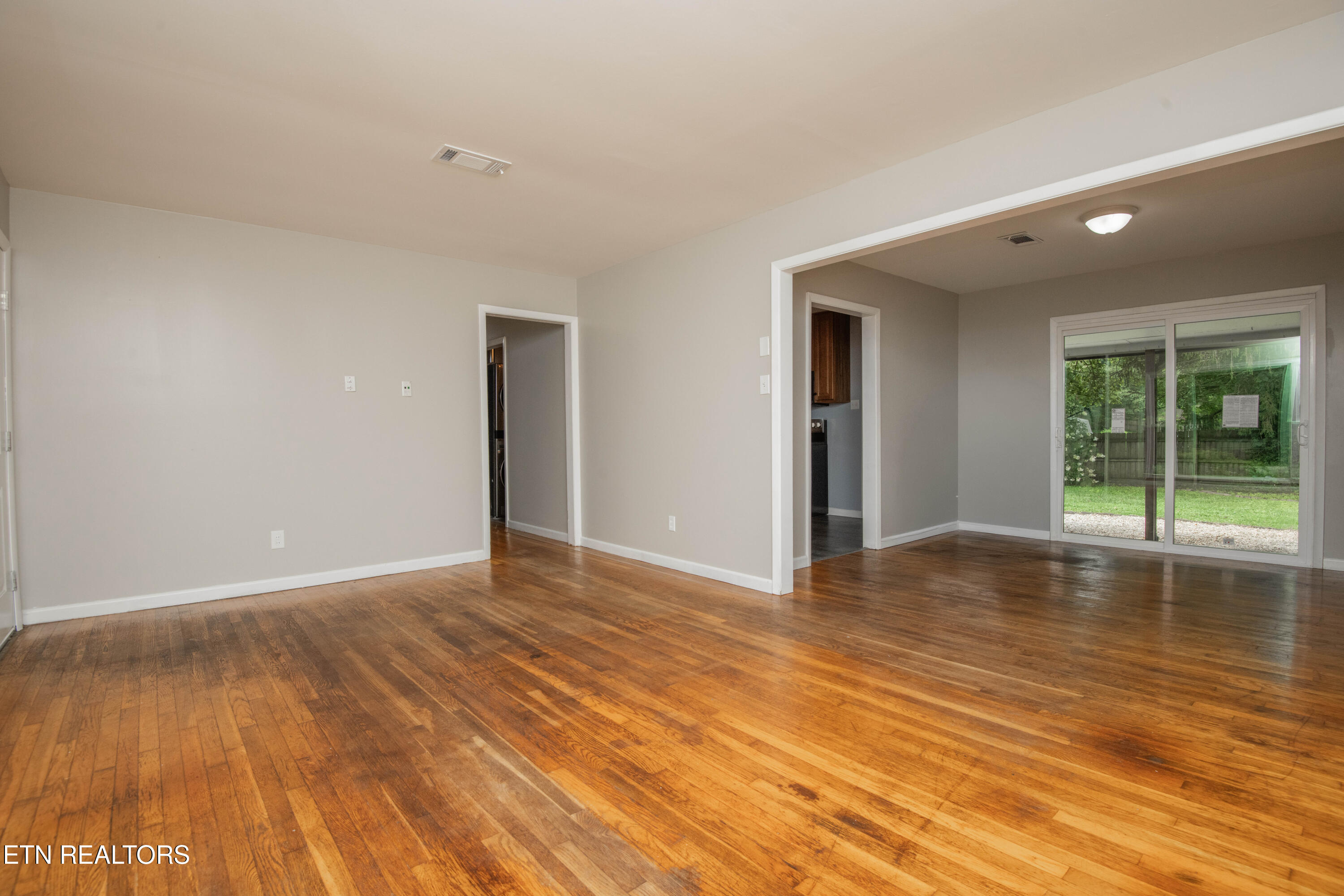 2105 Pulaski Road Knoxville, TN 37914 - Photo 8 of 29 2105 Pulaski Living Room Dining